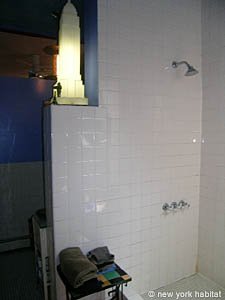 New York Studio accommodation - bathroom (NY-12086) photo 2 of 4