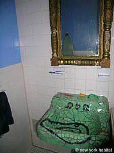 New York Studio accommodation - bathroom (NY-12086) photo 4 of 4