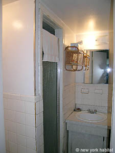 New York 2 Bedroom roommate share apartment - bathroom 1 (NY-12174) photo 2 of 2
