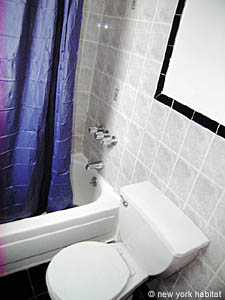 New York 3 Bedrooms roommate share apartment bathroom 1 photo 10