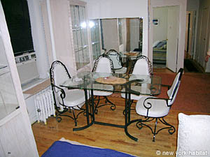 New York 2 Bedrooms apartment living room photo 17