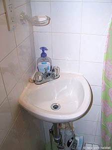 New York Alcove Studio accommodation - bathroom (NY-12315) photo 1 of 3