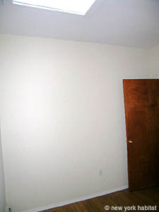 New York 5 Bedrooms - Triplex - Townhouse roommate share apartment - bedroom 1 (NY-12427) photo 2 of 3