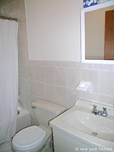 New York 5 Bedrooms - Triplex - Townhouse roommate share apartment - bathroom 1 (NY-12427) photo 2 of 2