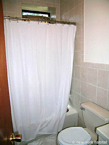 New York 5 Bedrooms - Triplex - Townhouse roommate share apartment - bathroom 1 (NY-12427) photo 1 of 2