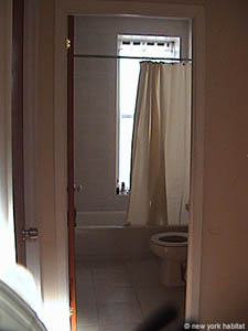 New York 5 Bedrooms - Triplex - Townhouse roommate share apartment - bathroom 2 (NY-12427) photo 1 of 1