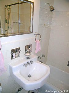 New York T4 appartements colocation - salle d'eau 1 (NY-12501) photo 2 de 2