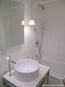 New York 1 Bedroom accommodation bathroom photo 2