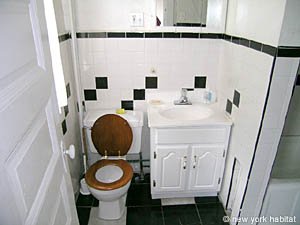 New York 4 Bedrooms - Townhouse unfurnished apartment rental bathroom 1 photo 3