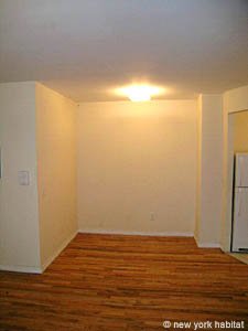 New York 2 Bedrooms - Townhouse unfurnished apartment rental living room photo 8