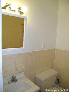 New York Studio unfurnished apartment rental bathroom photo 14