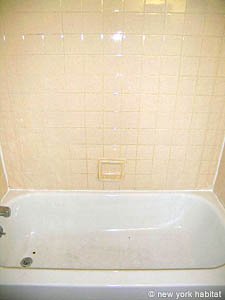 New York Studio unfurnished apartment rental bathroom photo 15
