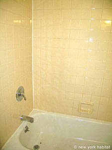 New York Studio unfurnished apartment rental bathroom photo 16