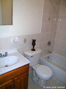 New York 3 Zimmer wohnungsvermietung - badezimmer 1 (NY-12654) photo 2 von 2