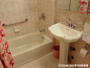 Salle de bain - Photo 1 sur 2 Salle de bain - Photo 1 sur 2