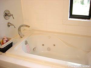 New York 3 Bedroom - Duplex accommodation - bathroom 1 (NY-12670) photo 2 of 6