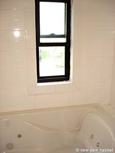 New York 3 Bedroom - Duplex accommodation - bathroom 1 (NY-12670) photo 3 of 6