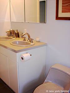 New York 3 Bedroom - Duplex accommodation - bathroom 1 (NY-12670) photo 4 of 6