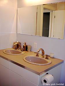 New York 3 Bedroom - Duplex accommodation - bathroom 1 (NY-12670) photo 5 of 6