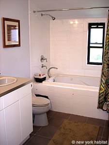 New York 3 Bedroom - Duplex accommodation - bathroom 1 (NY-12670) photo 6 of 6