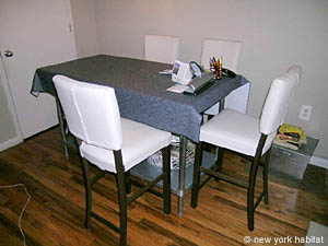 New York 2 Bedrooms apartment living room photo 14