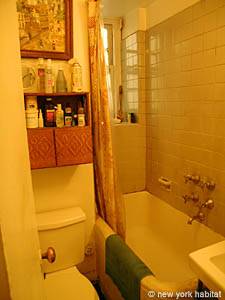 New York T2 appartement colocation - salle d'eau (NY-12679) photo 1 sur 2