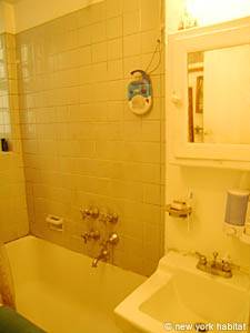 New York T2 appartement colocation - salle d'eau (NY-12679) photo 2 sur 2