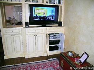 New York 1 Bedroom apartment living room photo 23