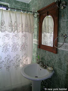 New York 2 Bedroom roommate share apartment - bathroom 1 (NY-12748) photo 3 of 3