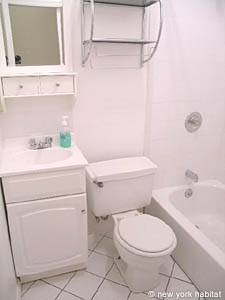 New York 2 Bedroom accommodation - bathroom 1 (NY-12854) photo 1 of 2