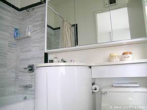 New York 2 Zimmer wohnungsvermietung - badezimmer 1 (NY-12894) photo 1 von 2