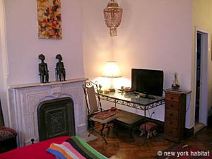 New York Studio accommodation - living room (NY-12940) photo 4 of 6