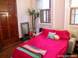 New York Studio accommodation - living room (NY-12940) photo 2 of 6