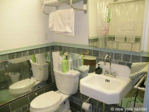 New York 3 Bedroom - Triplex roommate share apartment - bathroom (NY-14034) photo 2 of 3