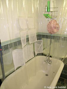 New York 3 Bedroom - Triplex roommate share apartment - bathroom (NY-14034) photo 3 of 3