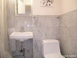 Badezimmer - Photo 1 von 2 Badezimmer - Photo 1 von 2