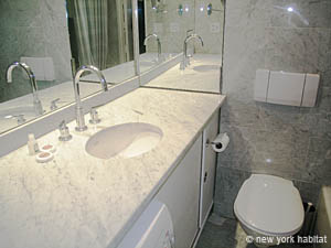 New York Studio accommodation - bathroom (NY-14048) photo 1 of 3