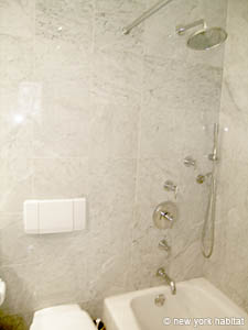 New York Studio accommodation - bathroom (NY-14048) photo 3 of 3