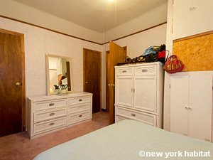 New York 3 Bedroom accommodation bed breakfast - bedroom (NY-14212) photo 4 of 5