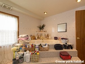 New York 3 Bedroom accommodation bed breakfast - bathroom (NY-14212) photo 2 of 4