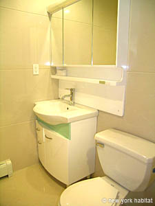 New York 2 Bedroom accommodation - bathroom 1 (NY-14217) photo 2 of 3