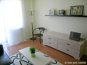 New York 2 Bedroom accommodation - living room (NY-14217) photo 4 of 9