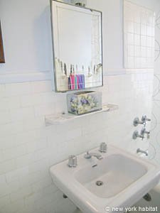 New York T4 appartement colocation - salle d'eau 1 (NY-14247) photo 2 sur 2