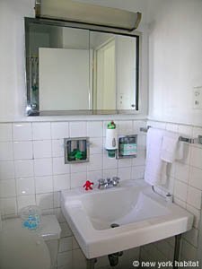 New York 4 Bedroom roommate share apartment - bathroom 1 (NY-14262) photo 1 of 3