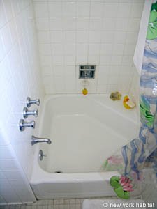 New York 4 Bedroom roommate share apartment - bathroom 1 (NY-14262) photo 3 of 3