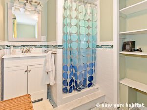 New York Studio - Triplex accommodation - bathroom (NY-14310) photo 1 of 3
