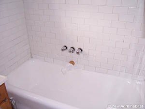 New York 3 Bedroom roommate share apartment - bathroom 1 (NY-14375) photo 3 of 5