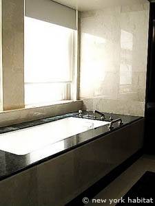 New York Studio apartment - bathroom (NY-14606) photo 2 of 2