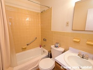New York Studio accommodation - bathroom (NY-14638) photo 1 of 2