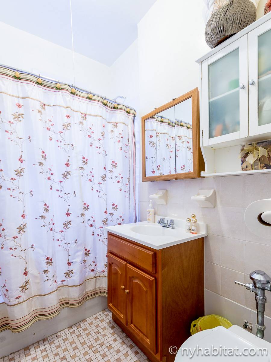 Bathroom - Photo 2 of 2 Bathroom - Photo 2 of 2